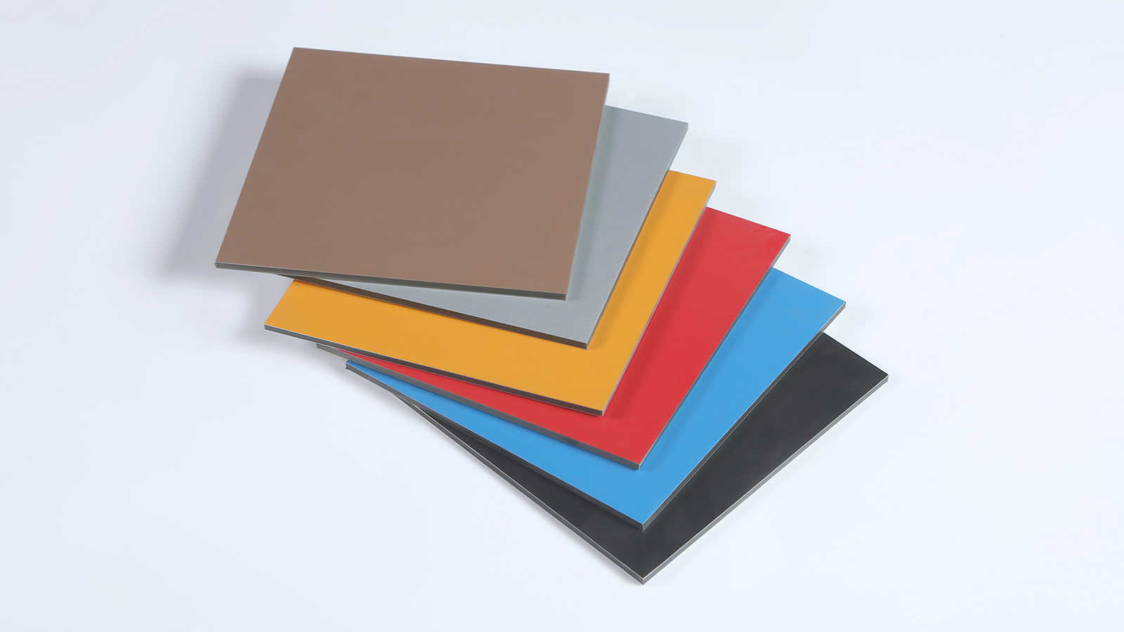 鋁塑板抗壓性強(qiáng)，為高層建筑提供更加穩(wěn)固的保障