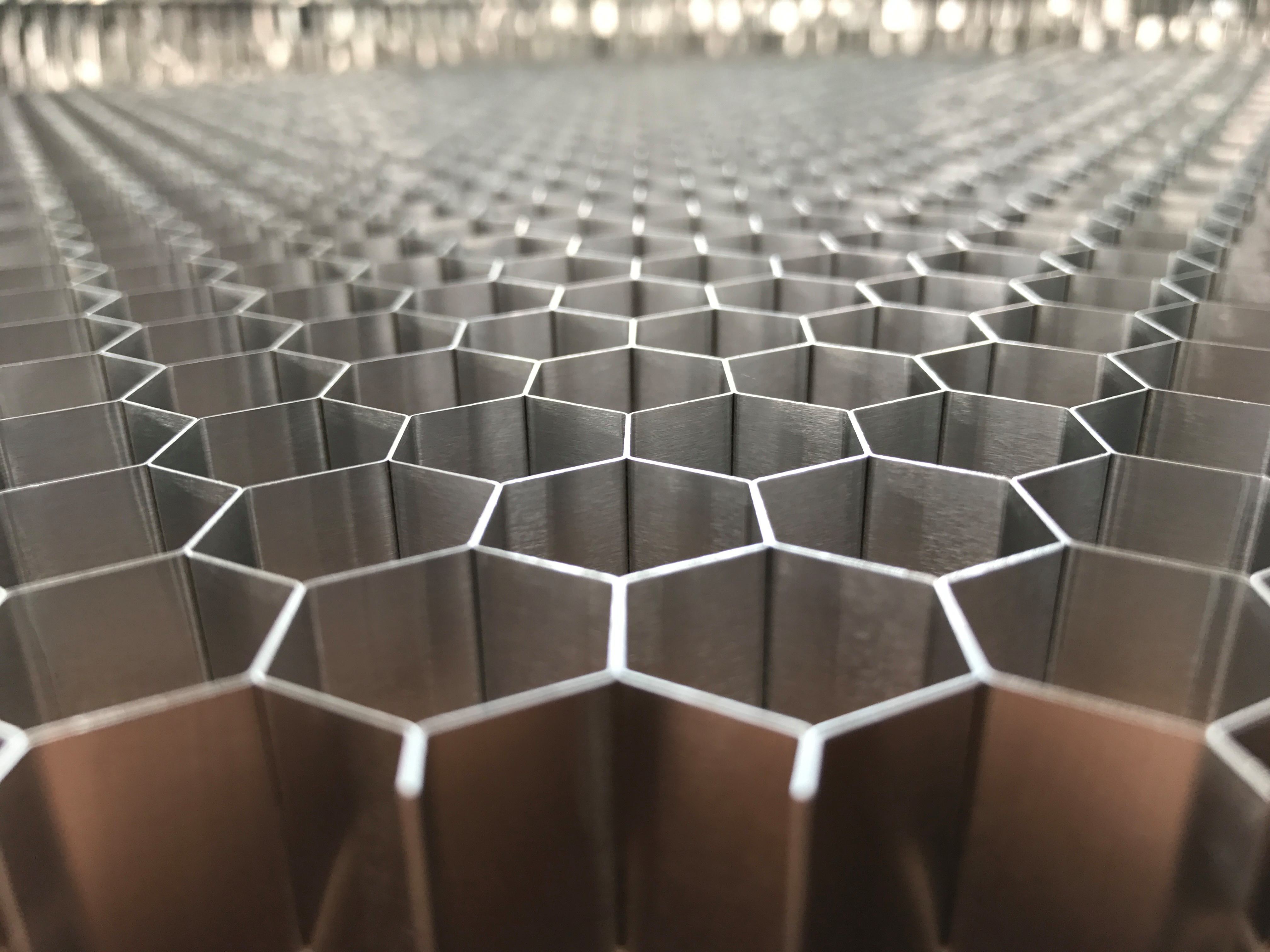 什么是鋁蜂窩板，有哪些特點？