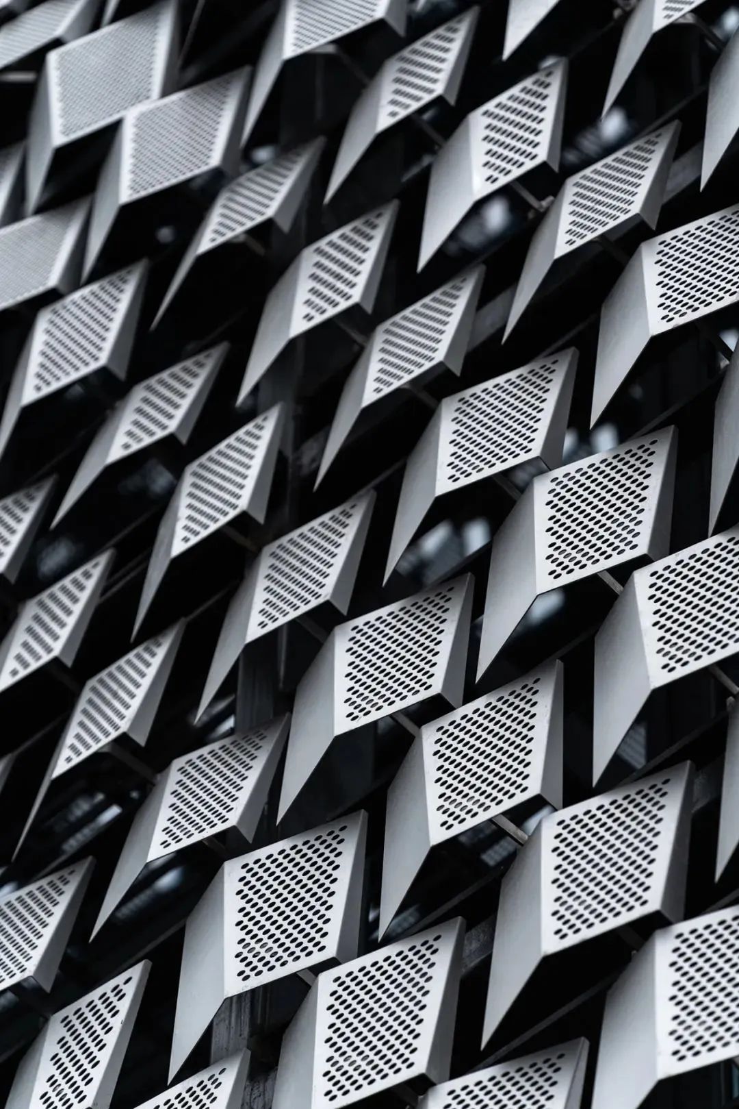 什么是鋁單板？ ?產(chǎn)品特性、規(guī)格及分類