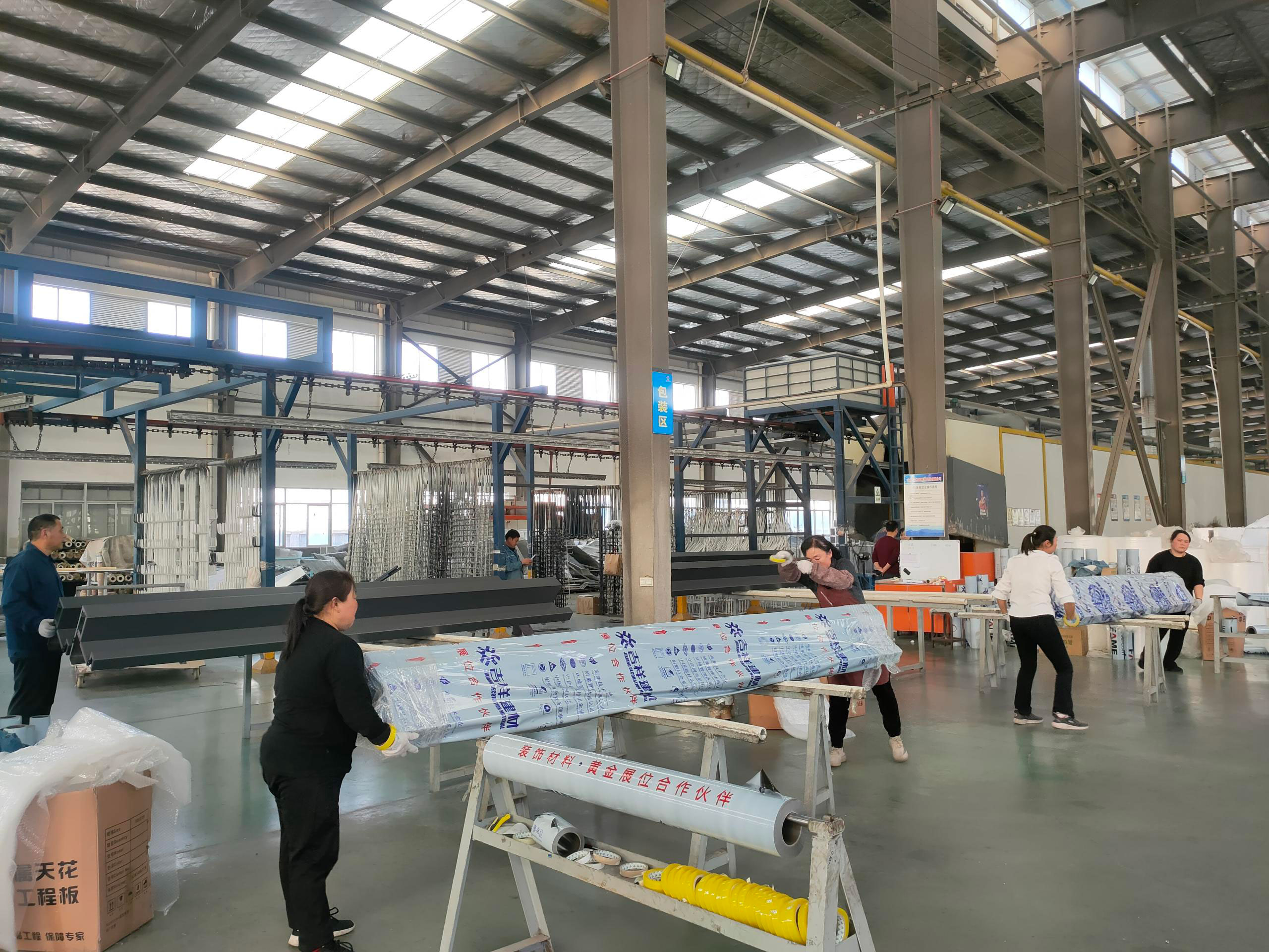 室外驕陽似火，車間熱火朝天趕單忙！