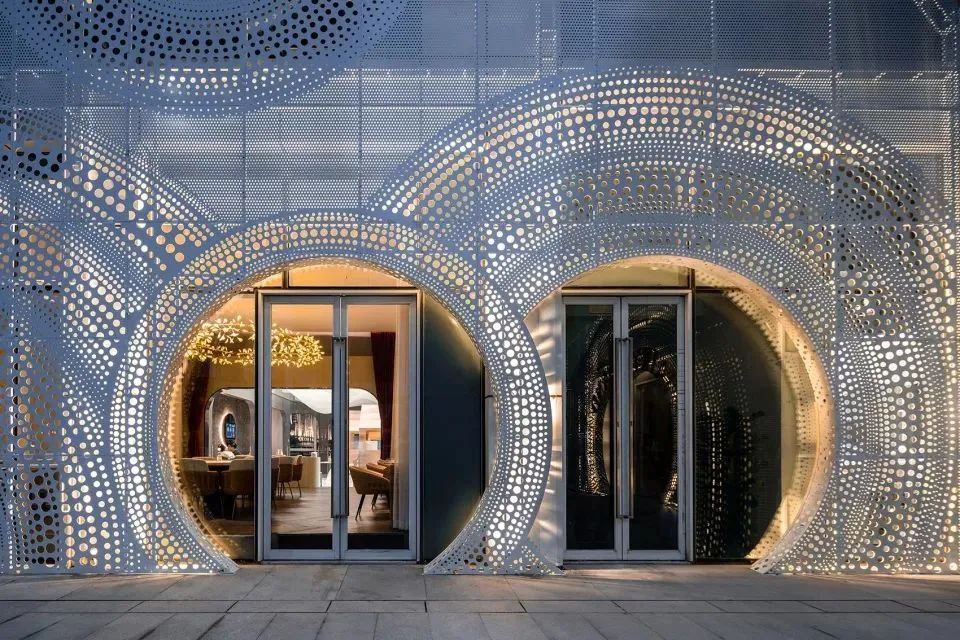 2023吸金門(mén)頭這樣裝，想不火都難！鋁板顏值高又環(huán)保