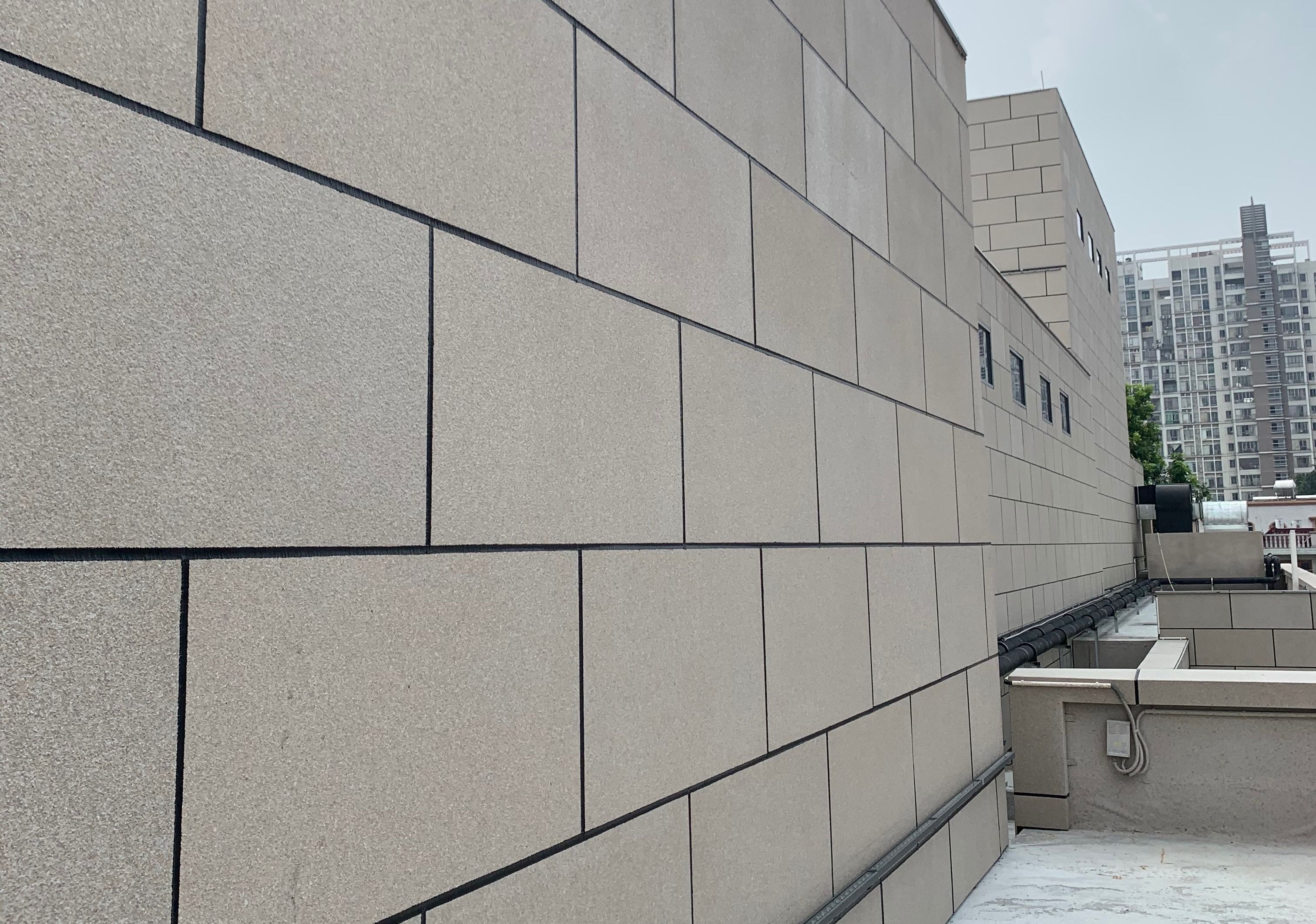 優(yōu)化成本，替代石材的外立面材料—“仿石材”產(chǎn)品系列產(chǎn)品1